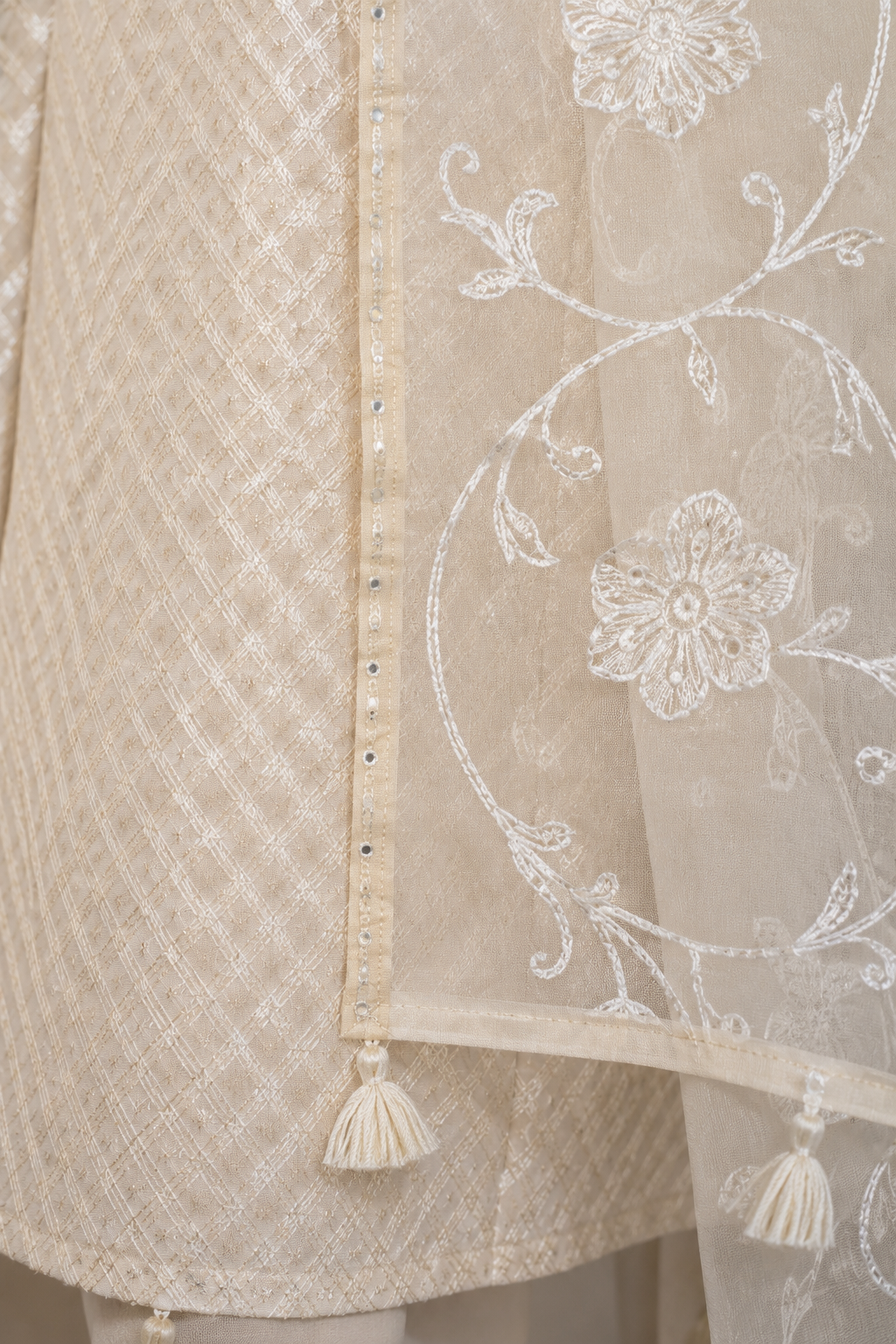 Creme Grace Mul Cotton Unstitched Suit Set - Image 4