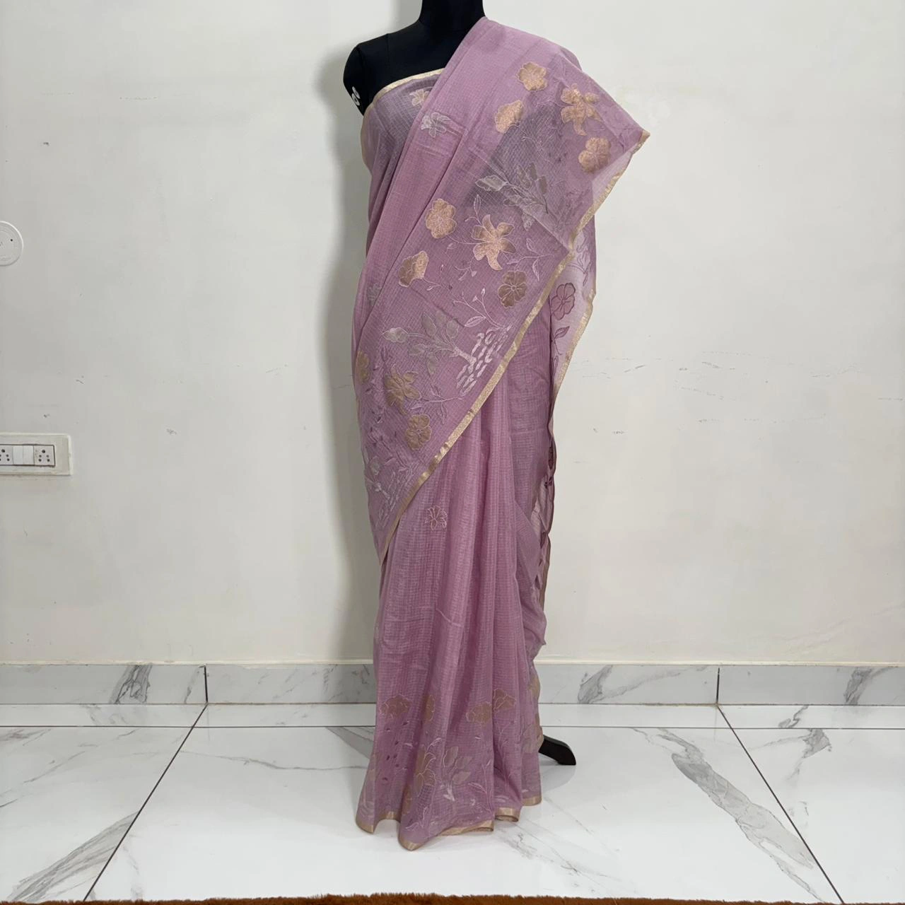Elegant Lavender Kota Saree with Intricate Appliqué Work - Image 7