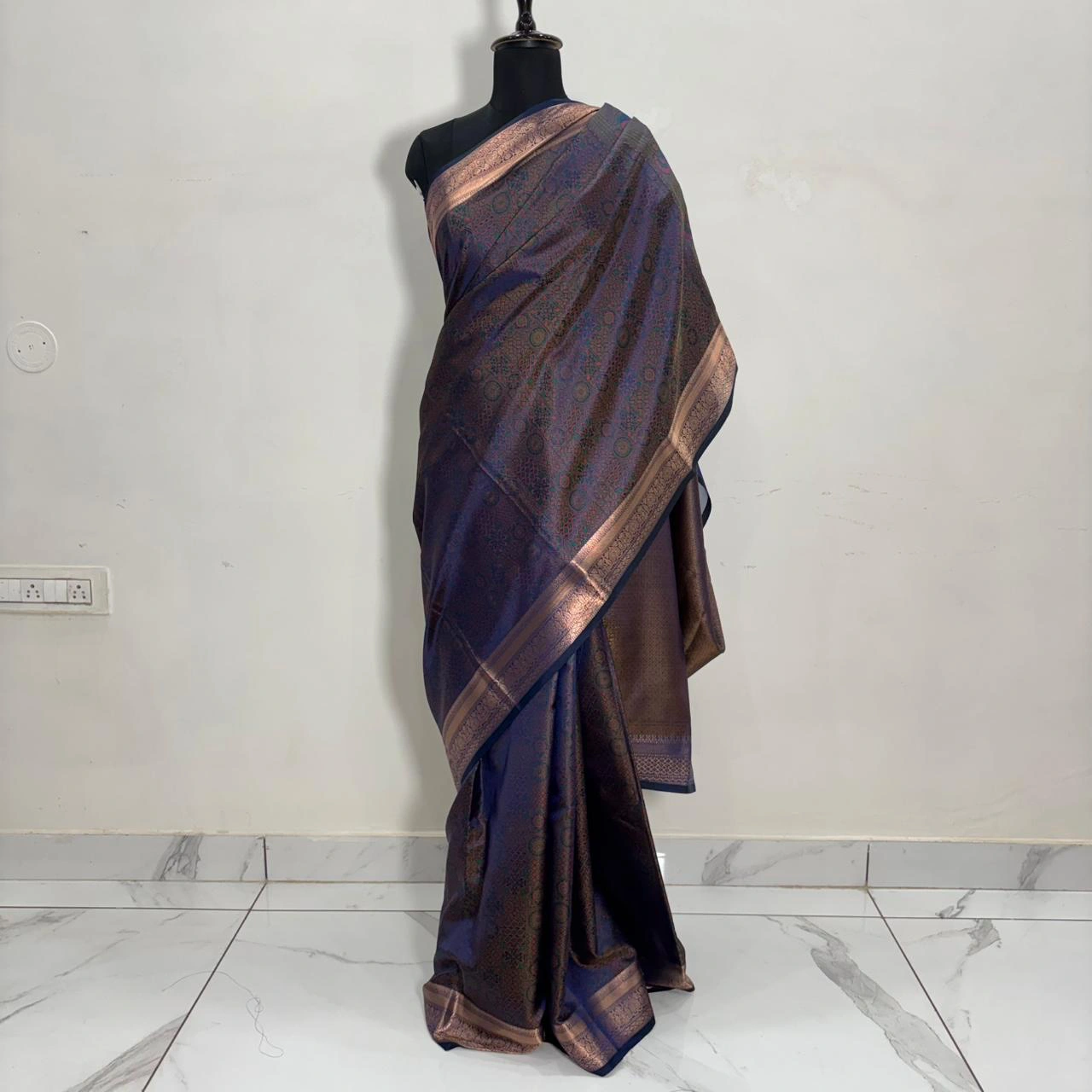 Royal Blue Jamawar Woven Saree with Elegant Zari Border - Image 7