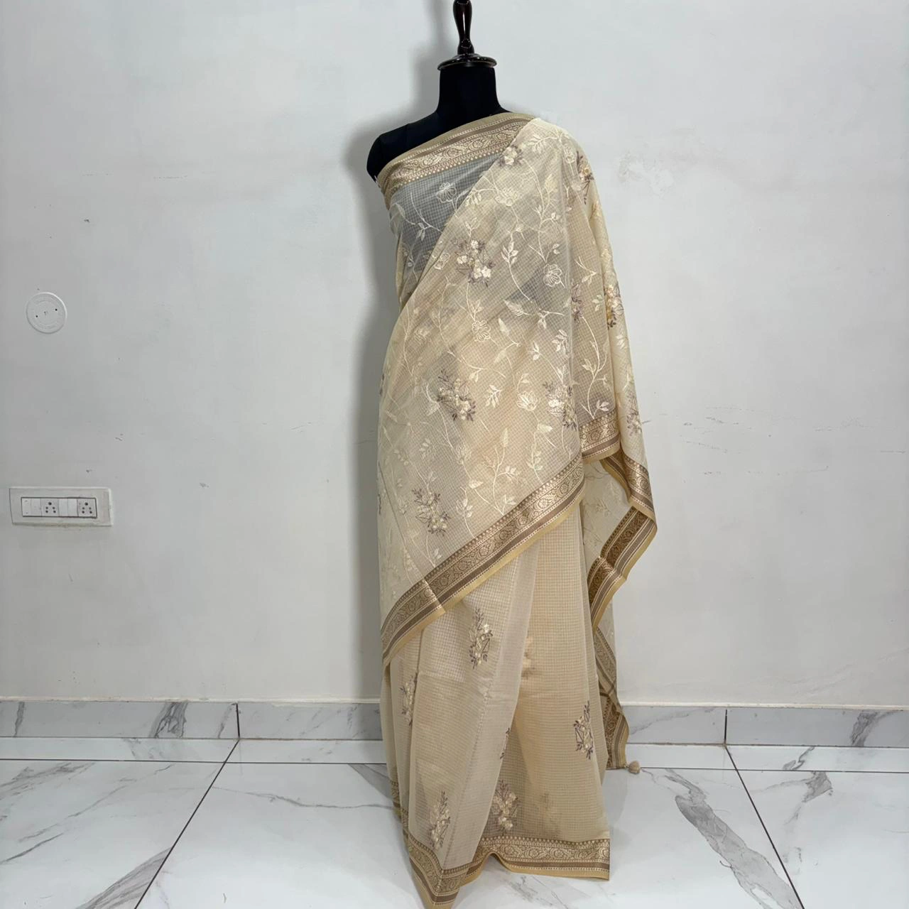 Elegant Beige Kota Saree with Intricate Thread Work & Blouse Piece - Image 7