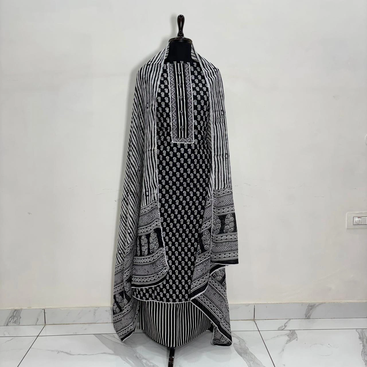 Midnight Elegance Black Cotton Printed Suit Set - Image 7